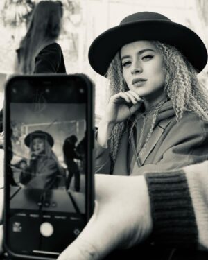 Magomed Murtazaaliev Instagram - “Мажор в Сочи”  уже на @kinopoisk 
А это вот Вам мой черно белый фотоархив со съемок✌🏾
Это было по настоящему - очень крутое приключение) 🖤🦾⚡️