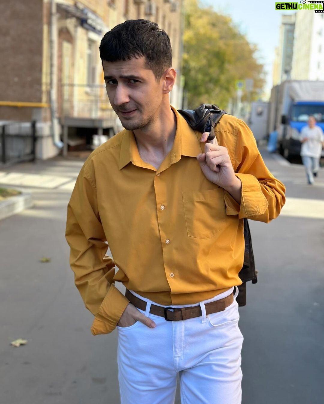 Magomed Murtazaaliev Instagram - Ярок, свеж, и горяч - и все это я, представляете? Уму непостижимо , как все эти качества собрались во мне 😅 Мож какие то качества упустил?