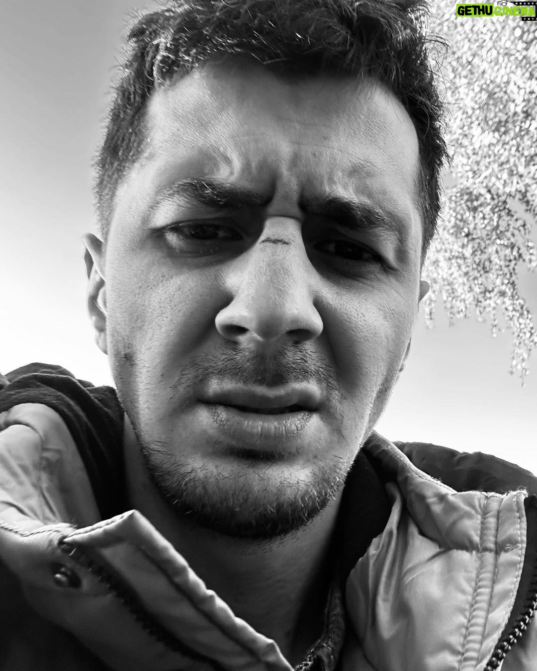 Magomed Murtazaaliev Instagram - Пошло поехало. Суета⚡️🩶 Будет крутая история! Я рад что я являюсь частью этой истории 🦾 @overland_whale @anton_rodin @okkomovies
