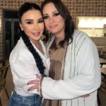 Maguy Bou Ghosn Instagram - سر الكاتب الناجح مش بس انّو يعرف يروي حكاية.. سرّه انّه يتفنّن برسم شخصيات، يعطيها روح ونبض وبُعد.. سرّه بإنّه يكون مختلف ومتجدّد ومواكب وذكي وقوي وابن النص.. وندين جابر هيك.. بنت نصها.. موهبة حقيقية.. حساسة، صادقة، ذكية، مختلفة.. بتعرف تقعّدنا على أعصابنا.. وبتعرف تخلق أحلى شخصيات وتقدمن للناس بشغف.. شكراً ندين على كل شي قدمتيه بـ ٣ مواسم لسحر ولهالعمل. بحبك من قلبي وفخورة فيكي وبصداقتك وبمهنيتك العالية. انتي اختي وصديقتي وحبيبة قلبي والشغل رح يبقى احلى شغل ♥️ #للموت٣ @nadinejaber