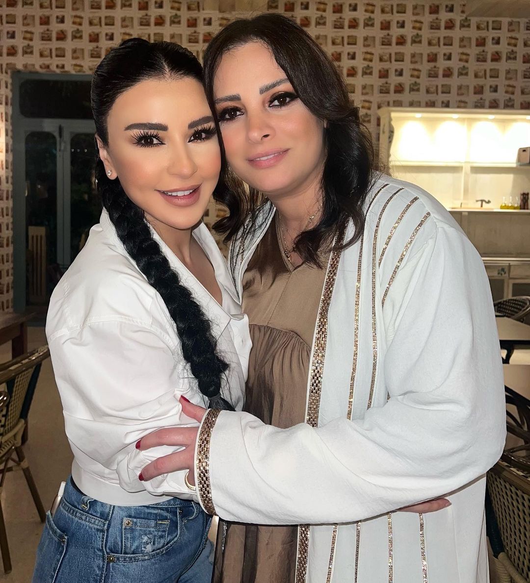 Maguy Bou Ghosn Instagram - سر الكاتب الناجح مش بس انّو يعرف يروي حكاية.. سرّه انّه يتفنّن برسم شخصيات، يعطيها روح ونبض وبُعد.. سرّه بإنّه يكون مختلف ومتجدّد ومواكب وذكي وقوي وابن النص.. وندين جابر هيك.. بنت نصها.. موهبة حقيقية.. حساسة، صادقة، ذكية، مختلفة.. بتعرف تقعّدنا على أعصابنا.. وبتعرف تخلق أحلى شخصيات وتقدمن للناس بشغف.. شكراً ندين على كل شي قدمتيه بـ ٣ مواسم لسحر ولهالعمل. بحبك من قلبي وفخورة فيكي وبصداقتك وبمهنيتك العالية. انتي اختي وصديقتي وحبيبة قلبي والشغل رح يبقى احلى شغل ♥️ #للموت٣ @nadinejaber