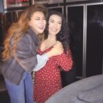 Maguy Bou Ghosn Instagram – يا حبيبتي انتي كانت أحلى مفاجأة. ما في أهضم منّك.. كلك محبة وعفوية ♥️ @nawalelzoghbi 

وبالنسبة للحلقة الأخيرة ما فيّ خبرك هون.. ولا تحت الهوا 😅 بدي تحضري وتتحمّسي 😀♥️ I Love you ♥️

#Repost @nawalelzoghbi 

اقتَحَمت تصوير #للموت٣ لان ما حداً عم بيقلّي شو النهاية !!!! لا 
@maguyboughosn 
ولا
@merhebalaa 
ولا حتى #جمال_سنان