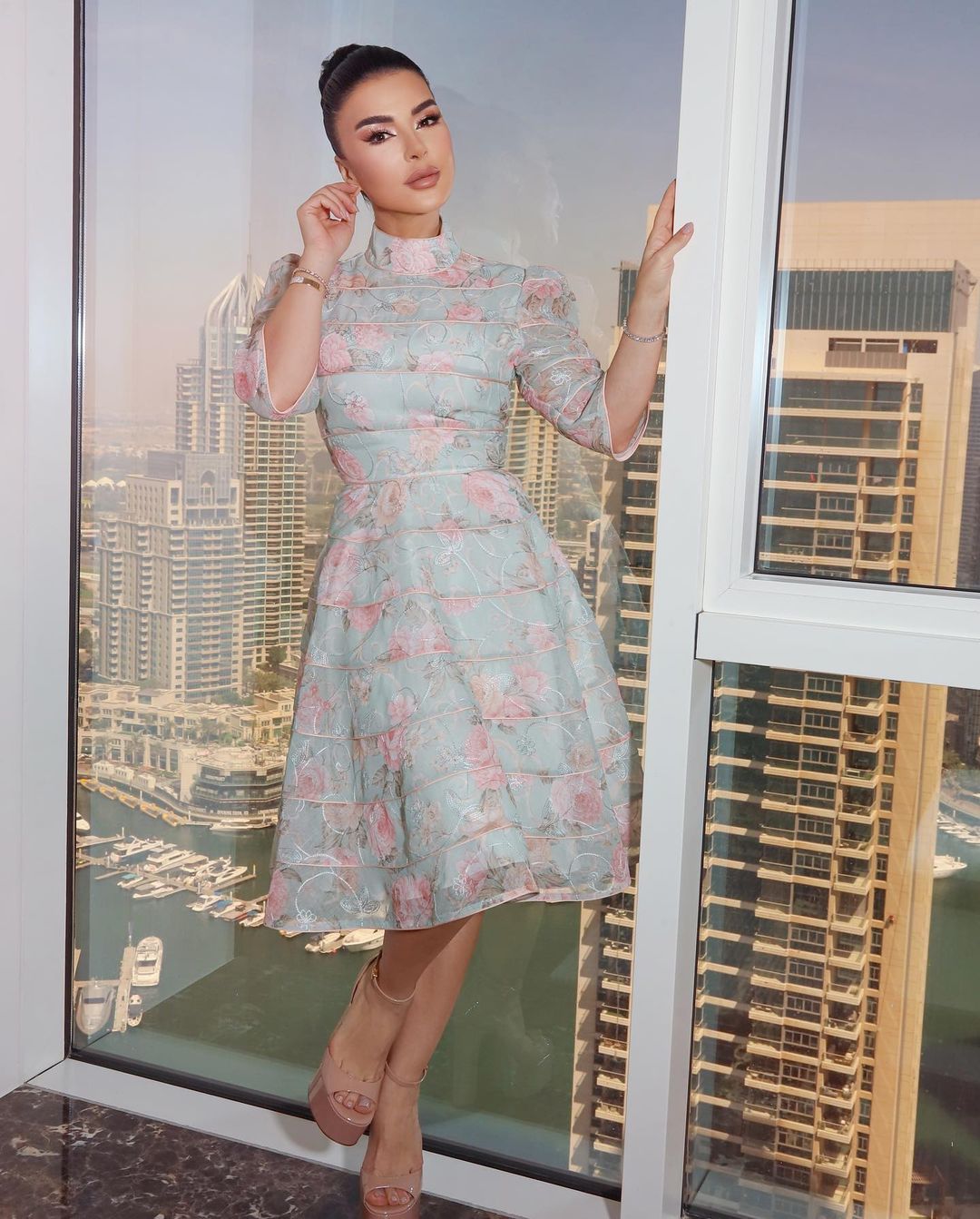 Maguy Bou Ghosn Instagram - Tonight ✨ 9:30 Pm Beirut & KSA time 10:30 UAE time @kalamnawaeminsta on @mbc1 🤍✨ #كلام_نواعم #ماغي_بو_غصن Dress by @hhart.uae Make up @rolabaghdadi Hair @hairbynawaf @amroladiessalon Photos @rabee_alsirawan