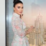 Maguy Bou Ghosn Instagram - Tonight ✨ 9:30 Pm Beirut & KSA time 10:30 UAE time @kalamnawaeminsta on @mbc1 🤍✨ #كلام_نواعم #ماغي_بو_غصن Dress by @hhart.uae Make up @rolabaghdadi Hair @hairbynawaf @amroladiessalon Photos @rabee_alsirawan