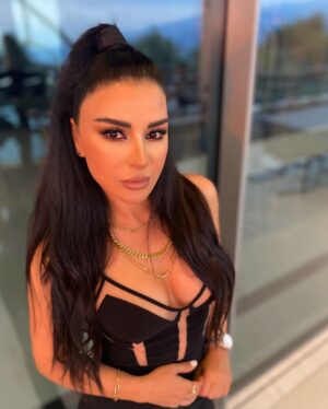 Maguy Bou Ghosn Instagram - Ready for tonight ✨🖤

Jewelry @himojewelry 
Hair @michel_layoun 
Make up @danikamelmakeup 

#MaguyBouGhosn | #ماغي_بو_غصن