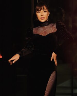 Maguy Bou Ghosn Instagram - Happy New Year 🎉💫 #MaguyBouGhosn | #ماغي_بو_غصن 

سنة خير على الجميع 🤍

Styled by @khalilzein.official 
Dress @tutuskurniatiofficial by @solangel 
📷 @ranifawazofficial 
Hair @haissam.najjar 
Make up @dianaahmadartist