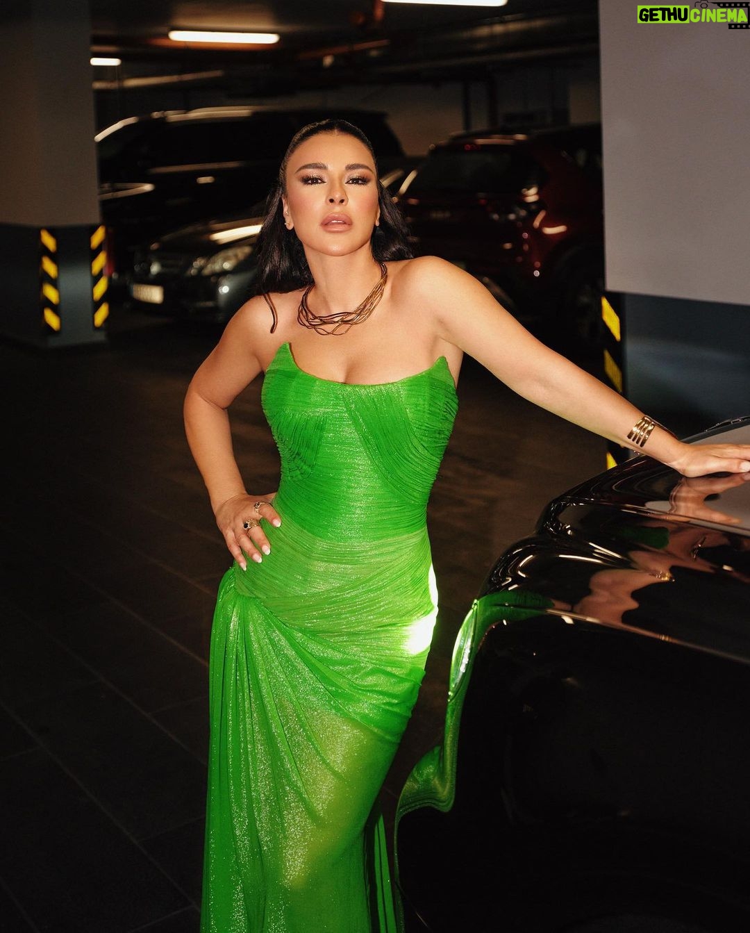 Maguy Bou Ghosn Instagram - Let’s enjoy a special night ✨💚 #Weddings Dress @ramikadi @ramikadi_pvt Styled by @georgeschamoun.stylist Necklace & Bangle by @aureliebidermann - @sylviesaliba boutique Clutch @sarahsbag Make up @danikamelmakeup Hair @michel_layoun Photographer @georgess_saliba