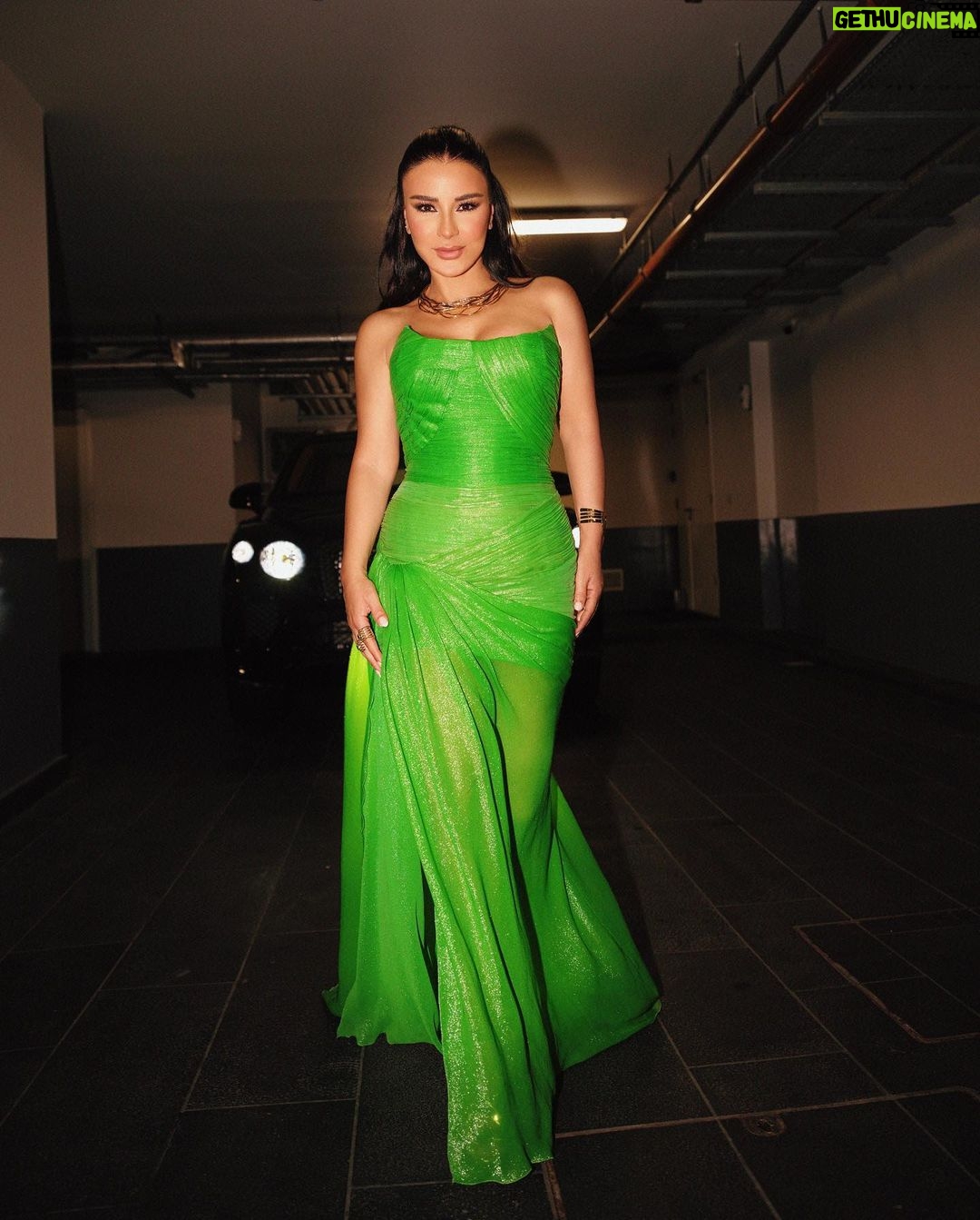 Maguy Bou Ghosn Instagram - Let’s enjoy a special night ✨💚 #Weddings Dress @ramikadi @ramikadi_pvt Styled by @georgeschamoun.stylist Necklace & Bangle by @aureliebidermann - @sylviesaliba boutique Clutch @sarahsbag Make up @danikamelmakeup Hair @michel_layoun Photographer @georgess_saliba
