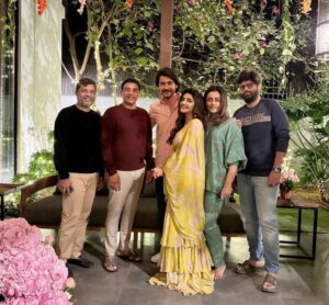 Mahesh Babu Instagram - Happy Sankranthi 

Blockbuster celebrations 💥💥💥
#GunturKaaram

@namratashirodkar @sreeleela14 @meenakshichaudhary006 @nagavamsi19 #DilRaju