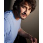Mahesh Babu Instagram – A fabulous shoot as always with @avigowariker 😊
#PostPackUpShot 

Hair: @aalimhakim 
MUA: @kpattabiramarao 
Styling: @the.vainglorious