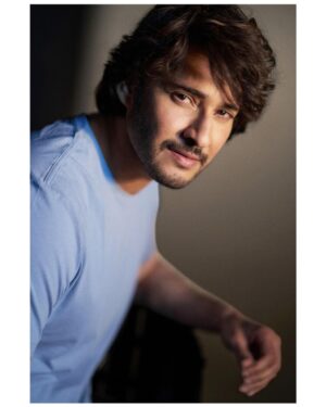 Mahesh Babu Instagram - A fabulous shoot as always with @avigowariker 😊
#PostPackUpShot 

Hair: @aalimhakim 
MUA: @kpattabiramarao 
Styling: @the.vainglorious