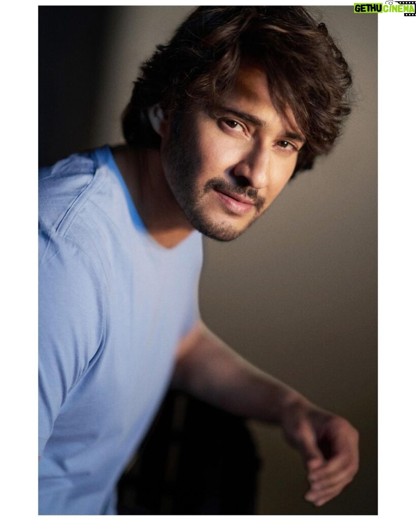Mahesh Babu Instagram - A fabulous shoot as always with @avigowariker 😊 #PostPackUpShot Hair: @aalimhakim MUA: @kpattabiramarao Styling: @the.vainglorious