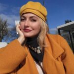 Mahnaz Afshar Instagram - گاهی فکر می‌کنم خود آدمیزاد چقدر در سرنوشت خودش سهم داره؟ در اتفاقات پیرامونش، در خوشی و حتی غم‌هاش، در بدست آوردن و از دست دادنهاش، چقدر سرنوشت و چقدر خودمون سهم داریم؟! با دوست عزیزی گپ میزدیم و من داشتم غرغر می‌کردم و مسئولیت خودم را از همه اتفاقات خوب و بد پیرامونم حذف میکردم . گفت: دقیقا همینه وقتی از خودت دورش کنی و همرو گردن سرنوشت بندازی زندگی ممکنه ترسناک بشه و تو رها و برای همینه سهم خودت رو کم میکنی! باید هر سرنوشتی را باهاش شریک شد و باهاش دو نفره نوشت، باید بابت هر شکستن، هر کم آوردن، با خوشی‌هاش خنده‌هاش و گریه‌هاش، باهاش شریک بشی تا خودت را باور کنی۔ باید برای اول خودت، توانت را صدبرابر کنی و برای اینکه خودت برای خودت دست بزنی از هر طوفانی با ارامش و صداقت عبور کنی. خلاصه اینکه گاهی به این نتیجه میرسم باید آدمها در لحظه زندگی کنن تا حسرت دیروز رو نخورن و حتی آینده رو درست بنویسن۔ باید سهم خودشون رو جدی بگیرند تا بتونن به وقتش بابت هر خوشی و ناخوشی قد علم کنن و به جان بخرن و ساخته بشن۔ حقیقت دیر و زود داره حتی قضاوت میشه حتی دشمن داره اما بوقتش خودش رو نشان میده از جاییکه حتی منتظر نباشی! بخشی از گفتگوهای دلی من 😌💙 You are responsible for your happiness. If you expect others to make you happy, you will always be disappointed.
