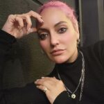 Mahnaz Afshar Instagram - و من زنی در آستانه میانسالی و لبریز از امید و ترس خشم و دوست داشتن و دلتنگی و رهایی و فهمیدنها و آزمون و خطا و با انگیزه 🙏💙 دوستتان دارم تا همیشه عزیزانم و روز زن و مادران مبارک💝
