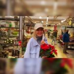 Mahnaz Afshar Instagram – آهای خانم #یلدا برای سرزمینمان ایران و همه این هستی آسایش و برکت بیار🙏🏻🌨🤍
تلاش برای مراقبت و برگزاری سنتهای دیرینه و زیبای ایرانی که جانم برایشان میرود در کنار روزهای زیبای کریسمس 🌨🦋
پیشاپیش یلدا مبارک
#شب_چله
زبان درازی آخر در مسیر غافلگیری تصویربردار بود. 😉😬
با تشکر از ادیتور زحمتکشم @lilibaratii 💋
#yalda is the last day of autumn, the darkest and longest night before winter, and we celebrate this night with our families. And I love the ancient customs of my country Iran and this year I will be preparing for a beautiful Yalda at the same time as a beautiful Christmas. happy Yalda. #merrychristmas