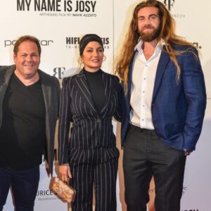 Mahnaz Afshar Instagram - مهم نیست از کجا آمدی و یا به کجا تعلق داری مهم زبان مشترک ما هنر است.
It does not matter where you come from or where you live, our most important thing is that our common language is Art 
Thank you @mayk_azzato for having me 🎦🤍
#movies #shortmovie #cinema #art