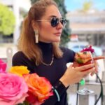 Mahnaz Afshar Instagram - 🦋 هیچ صیادی در جوی حقیری كه به گودالی می ریزد مرواریدی صید نخواهد كرد #فروغ_فرخزاد A woman with a voice is, by definition, a strong woman. Melinda Gates 💙 #womanpower #freedom #bestrong #autumn #beverlyhills #california Beverly Hills