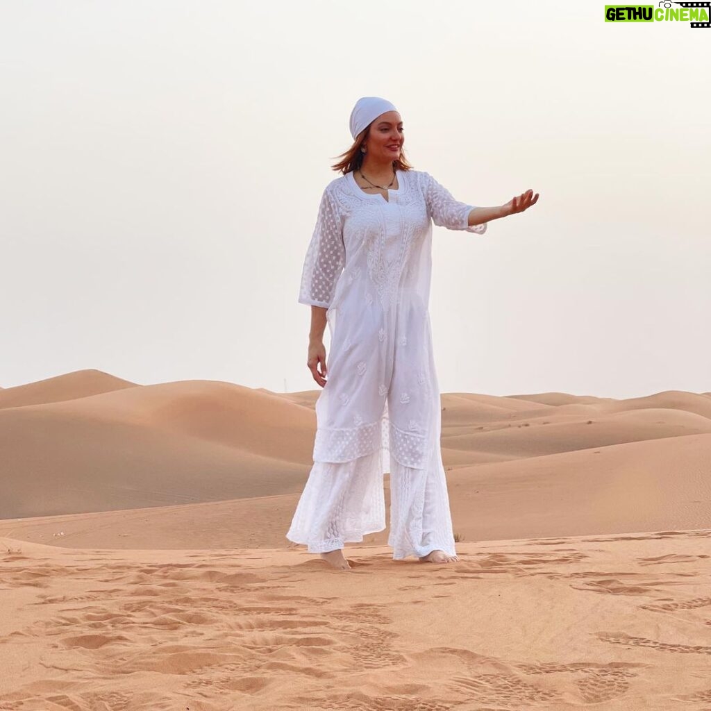 Mahnaz Afshar Instagram - ☑️🕊 #desert 🏜️#peace #hopeful#dubai