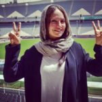 Mahnaz Afshar Instagram - دست‌ها بالا تشویق🧚🏼‍♀️ 💙❤️ برای طرفداران تیم #استقلال و #پرسپولیس و بازیکنان هر دو تیم و به امید روزی که رفتن یا نرفتن به «استادیوم آزادی» یک حق انتخاب باشه🙏🏻 در صفحه من طرفداران کدوم تیم بیشتر هستند؟ خوشحال میشم بدونم 🙋‍♀️😉 Today is a specific day of the game between two popular #Iranian #football teams that have a lot of fans and they want to watch and cheer them on. #footballplayer #football #perspolis #esteghlal #stadumazadi #زنان_در_ورزشگاه Azadi Stadium