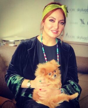 Mahnaz Afshar Instagram - 💙🧚🏼‍♀️
عزیزانم هروقت فرصتی پیدا میکنم و دایرکت‌هام رو باز میکنم و پیغام‌های شمارو میخونم و یا هروقت شماهارو بیرون از این فضا میبینم از این اندازه عشق و احترام شما لبریز ازندگی میشم. بدونید این عشق و احترام دو طرفه است 🙏🏻
I would like to say to all my fans, thanks for the support, and to all my doubters, thank you very much because you guys have also pushed me and made me stronger than before 

With fiya🐶

#loveyourself #loveanimals #lovenature #bestrong #مهنازافشار #mahnazafshar #actress