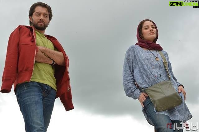 Mahnaz Afshar Instagram - ما نسل شور عشق هستیم نسل یک سینمای ساده، سینمای پر شور و پر هیجان و تا امروز کنار هم ماندیم و خواهیم ماند🎥🎞 رفاقتها و قشنگیهایی که شکلش هرگز تکرار نخواهد شد. بهرام جانم رفیق من تولدت مبارک Happy birthday to you @bahramradan 💙🌟 عکس از خسرو نقیبی عزیز 📸 #cinema #actor #actress #polechoobi #پل_چوبی #backstage