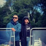 Mahnaz Afshar Instagram - وقتی من اینقدر حرف میزنم که خواننده جهانی ما حرف نداره😅 من و آرش بدون ادیت پشت صحنه و روی صحنه 💙🤟🏼 به کارگردانی بهناز جان (همسر ارش و دوست گل من)💙 الهی حال دلتون خوب بشه حال ایرانمان خوب بشه 🙏🏻☺️ The point is that as an international singer, he can not say anything, because I am a talkative person😁 See you on Friday at 10:00 pm #behindthescenes #persiasgottalent #mbcpersia #arash #mahnazafshar#iran