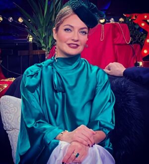 Mahnaz Afshar Instagram - 💙
امید و شادی
۱۷ بهمن ساعت۲۲:۰۰
برای ایرانی به وسعت جهان

و اون دست چه کسی میتونه باشه ؟😉

Thank you so much to one of my best friend for the dresses @popakkam 💙
#persiasgottalent Coming up soon 
5th February 

#actress #talent #persiasgottalent #mbcpersia #iran#ebi#arashlabaf #nazaninnour #taragrammy #farzanathari #mahnazafshar #alirezabadiee#mansourhosseini