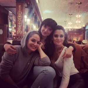 Mahnaz Afshar Instagram - انرژی خوب
Friendship 

🤍🦋🤍

True friendship comes when the silence between two people is comfortable.

Our corona test was(-)
Negative 

#besafe #bestrong #peace #lifestyle