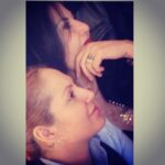 Mahnaz Afshar Instagram - شماها در ذهن مردم و خاطره فرهنگ و هنر ایران ماندگار هستید در روزهای که بزرگانمون رو یکی یکی از دست میدیم، داشتن شماها غنیمتی برای همه ماهاست تولدتون مبارک بانو پوری بنایی عزیزم و تنتون سلامت @pouribanaaei 💙 ثبت این لحظه ناب حامد جان بهداد @behdad_hamed 🌹