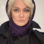 Mahnaz Afshar Instagram – با گیسویم ادامهٔ بوهای زیر خاک
با چشمهام تجربههای غلیظ تاریکی
با بوتهها که چیدهام از بیشههای آنسوی دیوار
و به آفتاب سلامی دوباره خواهم داد
#روز_ملی_سینما مبارک 🎞📽
💙😌🙏🏻
#فروغ_فرخزاد