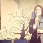 Mahnaz Afshar Instagram - فرزندان عزیز ایران👫 نگذارید هیج چیز مانع رسیدن به اهداف درست و زیباتون بشه. اینده زیبا و سربلند حق همه شماهاست💙🦋 نه چندان دور قبل کرونا Lovely children, make your Dreams, build your own world and live it because you deserve all the Best #iran #children #makeworld #makeadream #humanity#makefuture