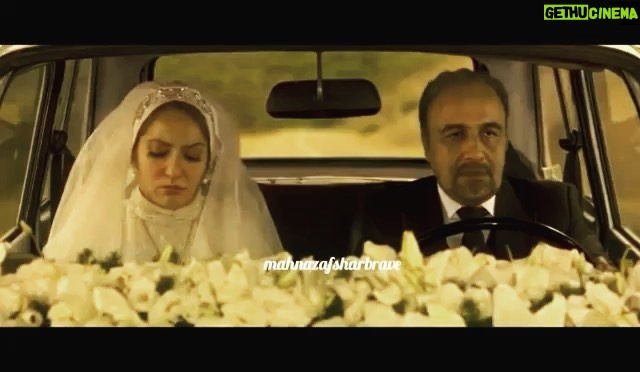 Mahnaz Afshar Instagram - آخه هر بار خواستم بگم که دوست دارم 🙈 تولدت مبارک اقا رضا عطاران @rezaattaran 💙 یک لحظه رویا برف روی کاجها و رویا نهنگ رو دیدم و فهمیدم چقدر جفتشون رو دوست دارم رویاهای شیرین من😌 نهنگ عنبر 🐳🎬 به کارگردانی سامان جان مقدم💙 @samanmoghadam #Memories #movies