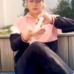 Mahnaz Afshar Instagram - We can do it together 😌👌🏻 #washyourhands @arashmusic #eraistrefi #mehditaremiofficial9 #sardar_azmoun #missalena.92 #nyusha_nyusha #alirezajb_official #isogand #kariiiiim10 #samasghari #masoudsshojaei #krisfade #behzadleito #ann.andres #ilkaysencan #rgucci16 #maxcomedian #ashkandejagah #mohombimusic #ninel_108 #lanascolaro #hamedhaddadi #mo.ali.bayat #s.slvt #oliviathorn #baku.lina #hippiehippieshake #bequi #c.wilhelmsson.official #laconsentida_mp قبلی کامل نبود مجدد گذاشتم