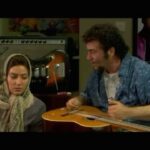 Mahnaz Afshar Instagram - هیچ جا نمیریم و برای سلامتی خودمون و بقیه میمونیم خونه🙏🏻 نهنگ عنبر از سامان جان مقدم 🧡 و سئوال پیش آمده در مورد درگوشی! رویا گفت اگر بخونی ارژنگ بوست میکنم:)))) @mahnazafsharbrave 🙏🏻 #در_خانه_بمانیم #کروناویروس #corona