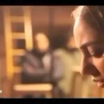Mahnaz Afshar Instagram - گاهی گریه گاهی خنده آخه این چه کاریه🌙😌 یک عاشقانه ساده سامان مقدم💙 #mahnazafshar #movies #actress