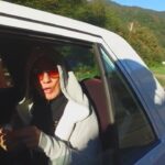 Mahnaz Afshar Instagram - برای همین من مجبور شدم ته خیارم رو قورت بدم😅 شروع جدی و پایان شوخی ...................... ثبت و ضبط کوروش جان جوان خوشحالم از استقبالتون از فیلم قَسَم ✋🏼🎞 #مهنازافشار #mahnazafshar #movies #actress #nature #savenature🌎