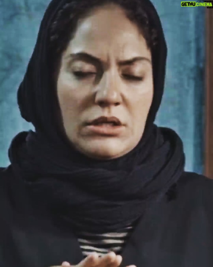 Mahnaz Afshar Instagram - چه مراسم عجیبه قَسامه ................................،، قَسَم با رضایت شما همراه شد🙏🏻✋🏼💙 چی بهتر از این😌 #mahnazafshar #actress #movies #قسم #فیلم_خوب_ببینیم