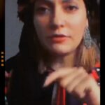 Mahnaz Afshar Instagram - سال ۱۳۹۸ پیشاپیش بر مردم شریف سرزمینم در هرجای دنیا که هستند مبارک باشه. 🤲🏻الهی با شروع بهار، دنیا پر از صلح و آرامش بشه! 🤲🏻الهی همه بچه های ایران و همه دنیا غرق سلامتی شادی باشند تا هستی لبخندش رو نثار دنیا کنه! 🤲🏻الهی خوشبختی دامن همه مردم رو بگیره الهی غم و دلتنگی از دلها دور بشه. 🤲🏻الهی اگر قلبی شکسته شده به لطف پروردگار تسکین پیدا کنه. 🤲🏻الهی هیشکی در بند و اسیر نباشه. 🤲🏻الهی عدالت به بهترین شکل به سرزمینمون بتابه! 🤲🏻الهی سفره ها پر برکت و روزی باشه! 🤲🏻الهی دیگه هیچ پدر و مادری شرمنده بچه اش نشه! 🤲🏻الهی بچه ها با عزت و احترام، عاقبت به بخیر بشن. الهی آمین 🙏🏻🌹 ”دوستتون دارم طرفداران باغیرت من و مردم نازنینم” ❤️ Happy nowruz.🌹🙏🏻 این اهنگ زیبای علیرضا قربانی عزیزم و شعر زیبای مرحوم افشین یداللهی عزیز تقدیم به تمامی مردم و ناشنوایان عزیزم. عیدتون پیشاپیش مبارک☘️ #مهنازافشار #mahnazafshar #happynowruz #spring #علیرضا_قربانی #prayforworld #iranianpeople#افشین_یداللهی