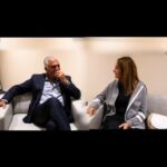 Mahnaz Afshar Instagram - 🎭 خانه امن ‏وقتی در مملکت خودمون تمام تلاششون رو گذاشتن که تاریخ این کشور کهن دیار رو پاک کنن و هنر رو سرکوب کنند و دائما هنرمند ممنوع الکار، ممنوع الخروج و بازداشت میشه یا به روان پزشک ارجاع میشه، دیدن این علاقه‌مندی و احترام به هنر، باعث دل گرمی و امیدواریست🙏💙 . به امید اینکه که هممون، با هر تفاوت و اشتراکی که داریم شاهد ایرانی امن و آزاد باشیم. ‏⁧‫#زن_زندگى_آزادى ‏❤️🤍💚 When in our own country they put all their efforts into erasing the history of this ancient country and suppressing art, and the artist is constantly banned from working, banned from going out, arrested, or referred to a psychiatrist, Seeing this interest and respect for art makes The heart is warm and hopeful. I hope that all of us, with whatever differences and commonalities we have, will witness a safe and free Iran.