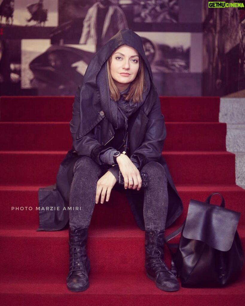 Mahnaz Afshar Instagram - قَسَم✋🏼 #مهنازافشار #سینما_چارسو #mahnazafshar#mahnazafsharmovies #movies #actress#fajrfilmfestival