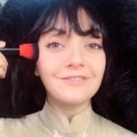 Mahnaz Afshar Instagram - وقتی ما الان بیکاریم اثر هنری از ثنا نوروزبیگی 😉🎬 #مهناز_افشار #فیلم_سینمایی_نوشین #Mahnaz afshar#mahnazafsharmovies #funny