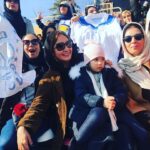 Mahnaz Afshar Instagram - امروز لیگ برتر فوتبال زنان در ورزشگاه راه آهن اکباتان به میزبانی آذرخش تهران در مقابل تیم ملوان انزلی من و دخترم از دیدن بازی زنان سرزمینم خیلی لذت بردیم. تیم ملوان لایق بهترین هاست حمایتش میکنیم👏🏻👏🏻نتیجه بازی ۸-۰ به نفع ملوان انزلی🌻 #فوتبال_زنان در ضمن یلداتون هم مبارک ❄️🍉 #فوتبال_زنان #مهنازافشار #لیانا #mahnazafshar #football #womanfootball