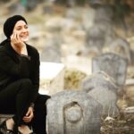 Mahnaz Afshar Instagram - امشب در سینما کاپری گرگان برای فیلم سینمایی لس آنجلس-تهران در کنار شما بودیم.. امشب، عشقی که از شما دریافت کردم بی شک به یکی از به یادماندنی ترین شبهای زندگیم تبدیل شد. لحظه ای به خودم گفتم بی دلیل نیست بعد۲۲ سال کار هنوز قلبم برای سینما و شما طرفدارانم و مردمم میتپه. دوستتون دارم 🌻🌈 عکس کوروش جوان🌞
