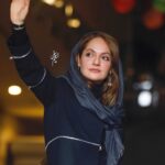 Mahnaz Afshar Instagram - تبریک به همه نامزدهای جشنواره فیلم فجر که به سلیقه شخصی ام جای لیلا حاتمی و مهتاب کرامتی خالی است. تبریک ویژه به موفقیت همکاران عزیزم در فیلم دارکوب و همچنین پیشاپیش تبریک به برندگان نهایی سیمرغ