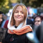 Mahnaz Afshar Instagram - و پاییز کم کم شروع میشه ✅🌹🍁🍁 و شروع سال تحصیلی مبارک