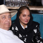 Mahnaz Afshar Instagram - و امشب ما کنار شما عزیزان در اکران مردمی فیلم سینمایی دلم میخواد برقصم 😉🔵 @mahbooobehtm