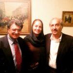 Mahnaz Afshar Instagram - سلام و نگاه مهربان اقاي سپانلو عزيز كه ديگر نيست... افسوس .... خالق آثاري چون : رگبارها ، سند باد غايب ، هجوم ، نبض ، تبعيد در وطن ، كاشف از ياد رفته ها و ..... 🙏🌹 در كنار استاد عزيز اقاي شجريان ، سلامت باشيد شماها كه هستين و آنان كه رفتند نامشان و آثارشان ماندگار است 🙏🌹... ... پي نوشت : آقاي سپانلو شاعر و مترجم بسيار خوبمان فوت شدن استاد شجريان سلامت هستند و قدر ايشان و بزرگان را بدانيم و از سخنهاي سخيف دوري كنيم براي حفظ شخصيت خودمان و زيباتر اين است با نگاه درست ببينيم تا درست ببينيم ، نه زاييده هاي ذهنمان را 🌹