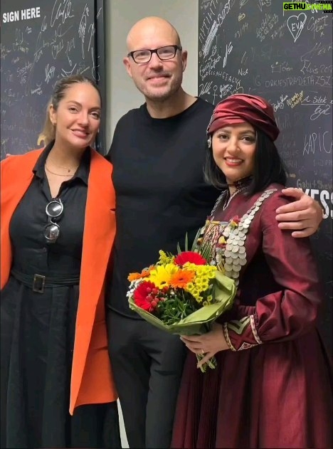 Mahnaz Afshar Instagram - یک شب زیبا به دعوت یلدا عزیزم نوازنده و خواننده ایران زمین! و ترکیب زیبای موسیقی ایران با صدای یک زن و موزیک مدرن Great night with amazing music by @schillermusic and my dear @yaldaabbasii 👌🎼 #صدای_زن #زن_زندگی_آزادی #woman_life_freedom