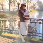 Mahnaz Afshar Instagram - ا💙 در دنیای عجیب اینروزها آنچه باقی میمونه و میتونه انسانهارو از چرخه تاریک و و بدها محافظت کنه، قوی بودن و مهرورزیدن به خود ،انسانهای دیگه، طبیعت و حیواناته۔ در غیر اینصورت تصویر دروغی از خودمون ساختیم۔ آیا اهنگ ( بیت دریادل )که روش گذاشتم برای شما شنیده میشه و عکس باز میشه؟ Our lovely Paffy #animallovers #winter #germany