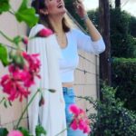 Mahnaz Afshar Instagram - 💙🤍 آبی دریا ، قدغن شوق تماشا ، قدغن عشق دو ماهی ، قدغن با هم و تنها ، قدغن #شهیار_قنبری Photo by @payameraeeart 📷🌟